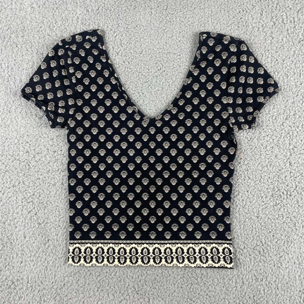 Forever 21 Women's Medium Black Scoop Neck Cotton Spandex Short Sleeve Shirt